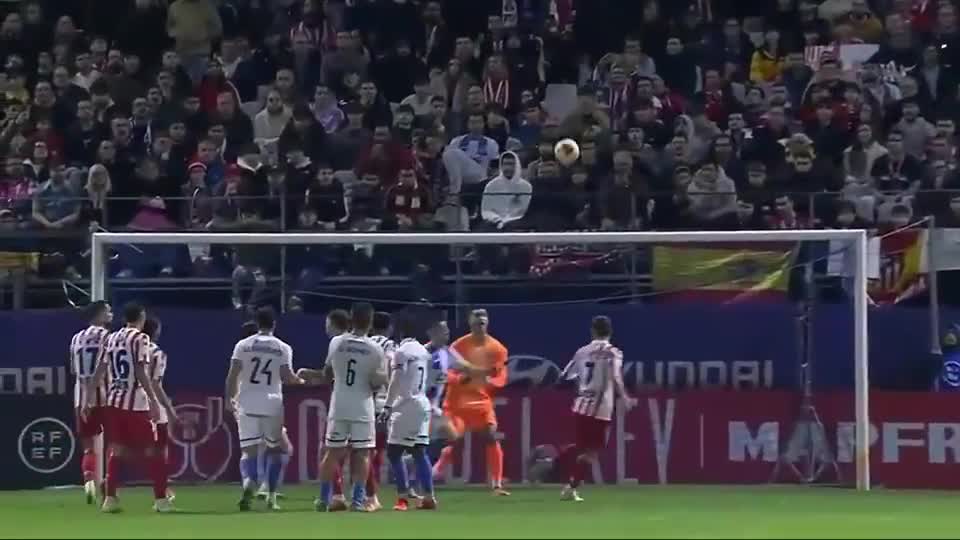 意媒：国米可以启用青训小将卡马特，以应对邓弗里斯伤缺情况