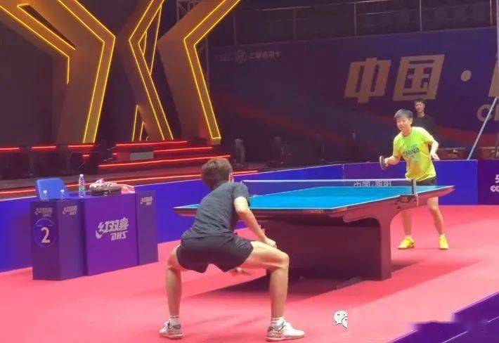 临场裁判必 临场裁判必